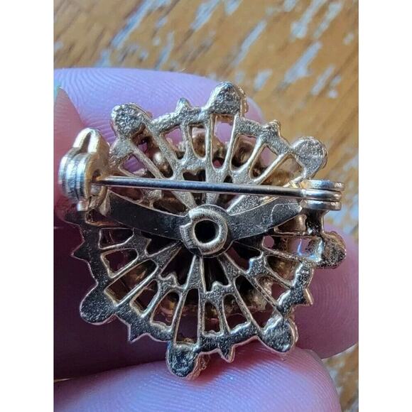 Vintage Blue Rhinestone Sunburst Brooch pin With Gold Tone Leaves - Picture 2 of 4